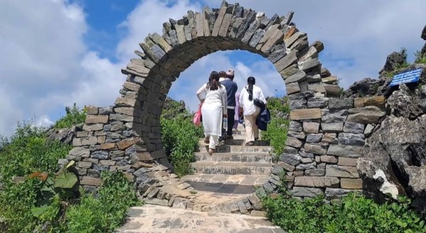 पर्यटकको रोजाइमा निर्माणाधीन ढुङ्गे बगैँचा